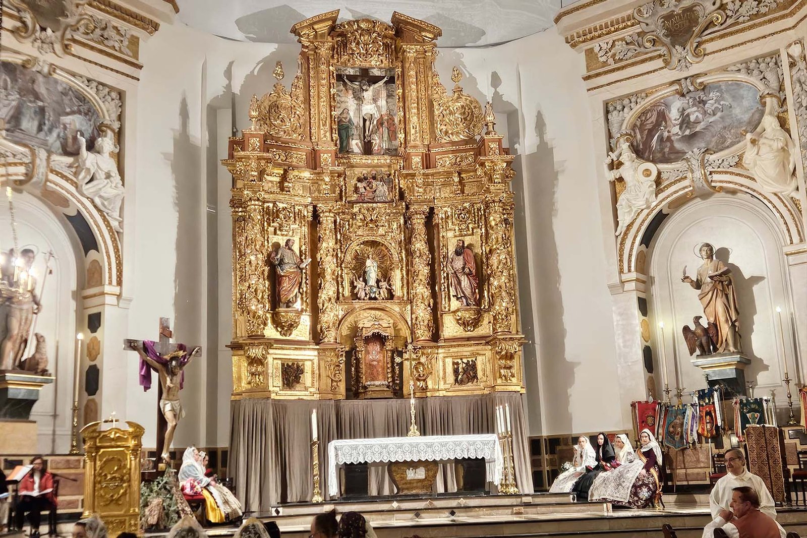 Comenzamos el último día de Fallas con la tradicional misa de San José