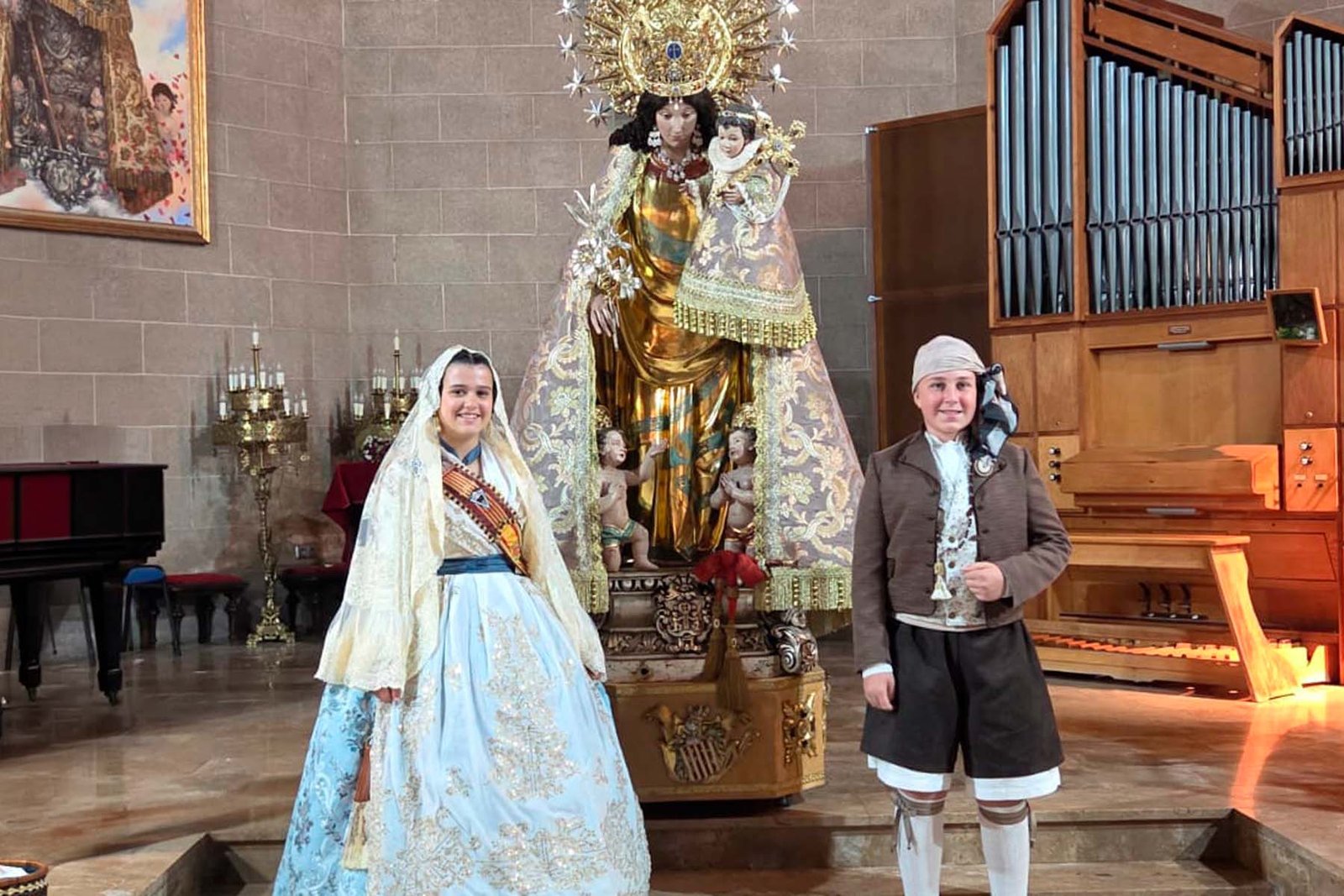 Nuestros representantes infantiles 2026 participan en el tradicional Besamanos a la Virgen de los Desamparados