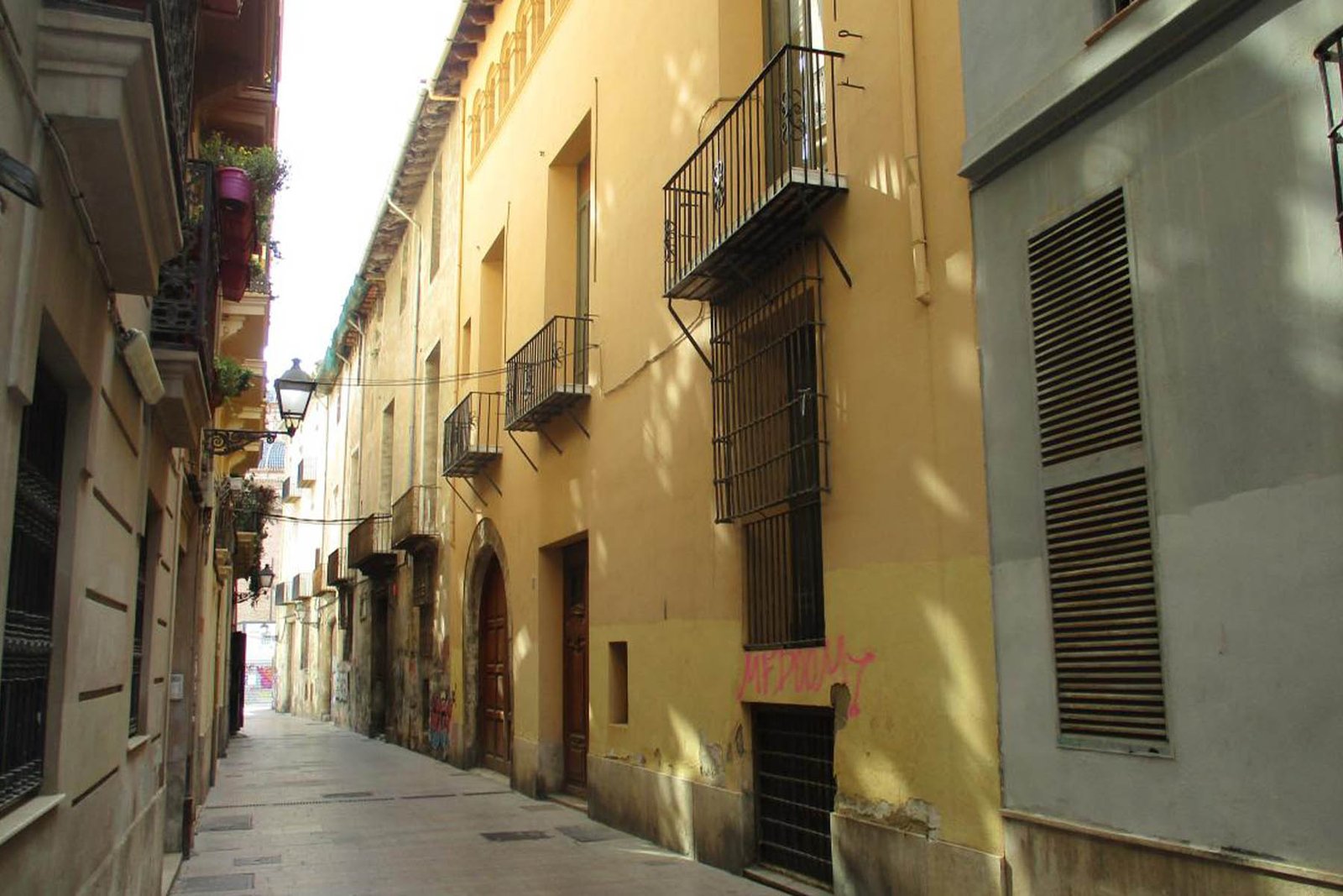 Los Palacios de los Eixarchs: seda, santos, herencias y una avenida que llegó tarde