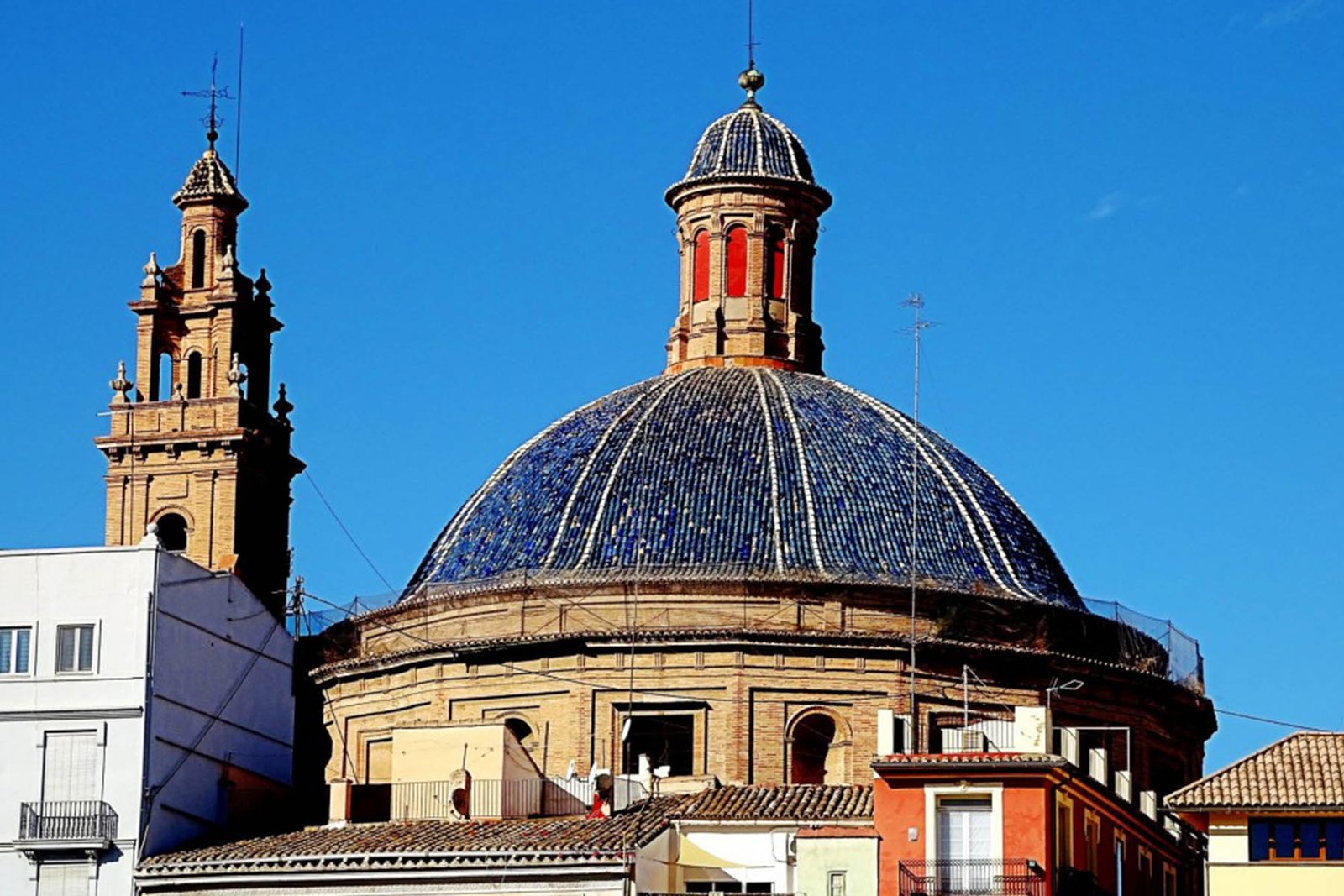 Las Escuelas Pías, o cómo esconder la segunda cúpula más grande de España dentro de un colegio